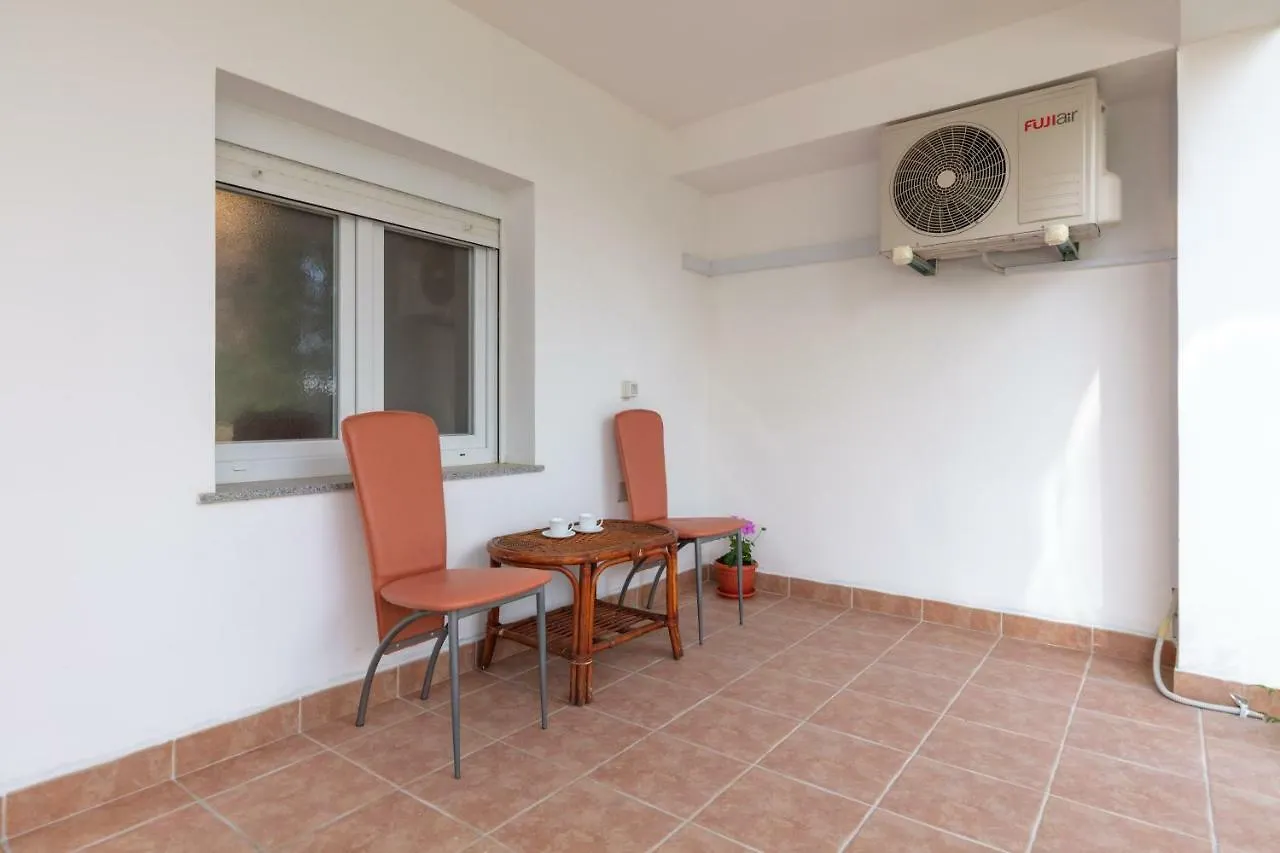 Le Ines Apartment Split